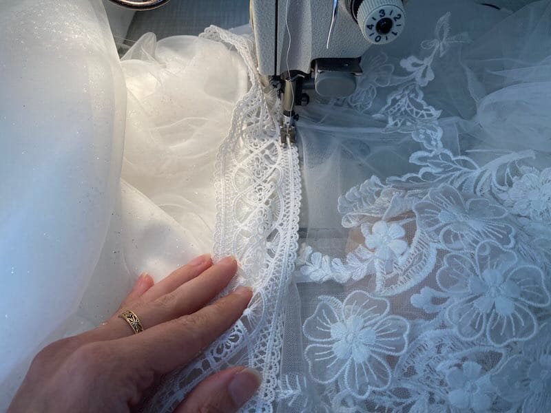 Comment Choisir la Dentelle Idéale pour Votre Robe de Mariée ?