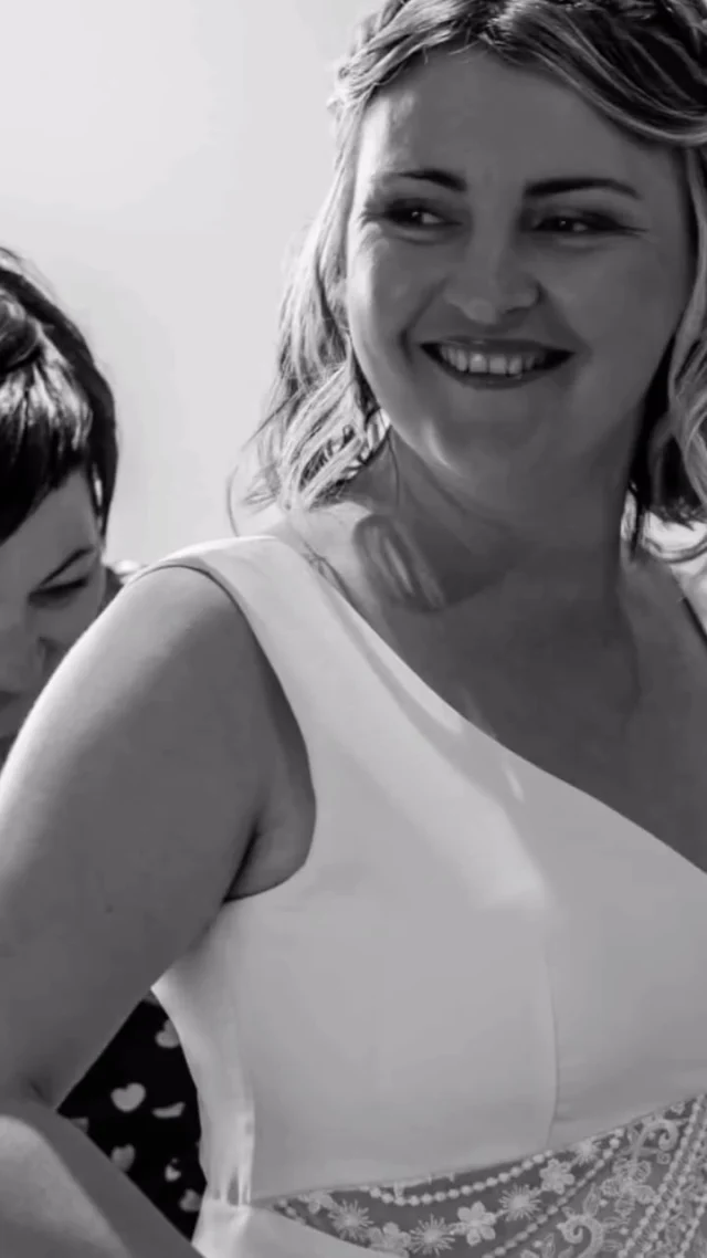 Léa🌺Léa, notre magnifique mariée , a illuminé l’atelier de son sourire dès la première rencontre.Moderne, naturelle, amoureuse des choses simples et sans artifices, elle a choisi notre robe Britany... en y apportant sa touche personnelle.Une création à son image : pure, raffinée et terriblement élégante.Merci Léa pour votre confiance et ces si beaux moments partages.#mariagepaysdelaloire #robedemariée #surmesure #ateliermetf #mariage2027