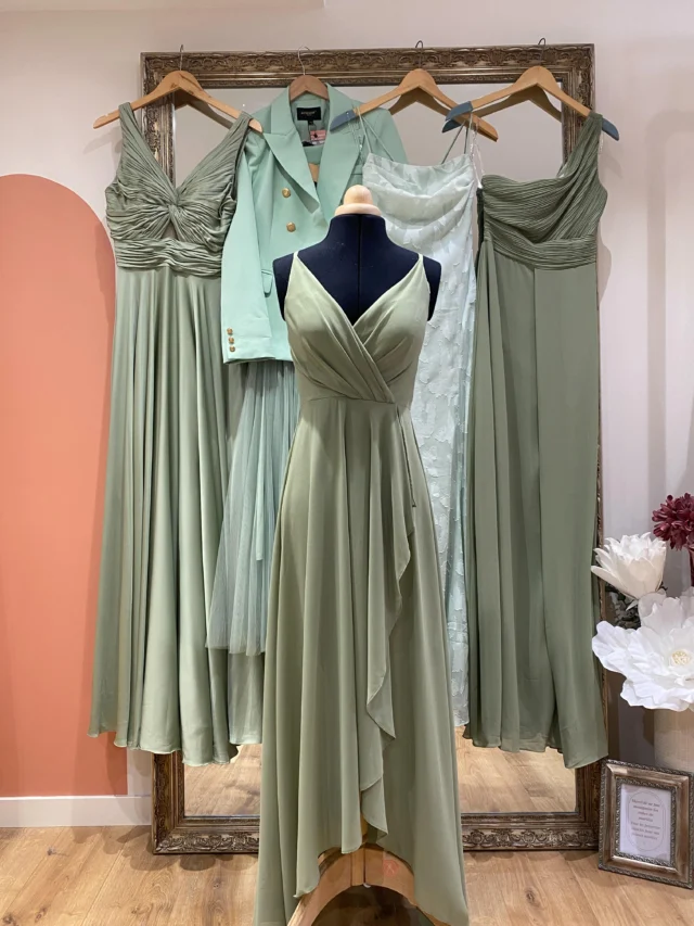 Chez atelier M&F, trouvez la robe de cocktail idéale qui colle parfaitement à l’ambiance et au code couleur du mariage! 🌈👗
Profitez de nos conseils, et de notre créativité pour personnaliser et retoucher votre robe,
tout ce qu’il faut pour vous sublimer!! ✨Atelier M&F
16 grande rue
85500 Les herbiers#robedecocktail #ateliermetf