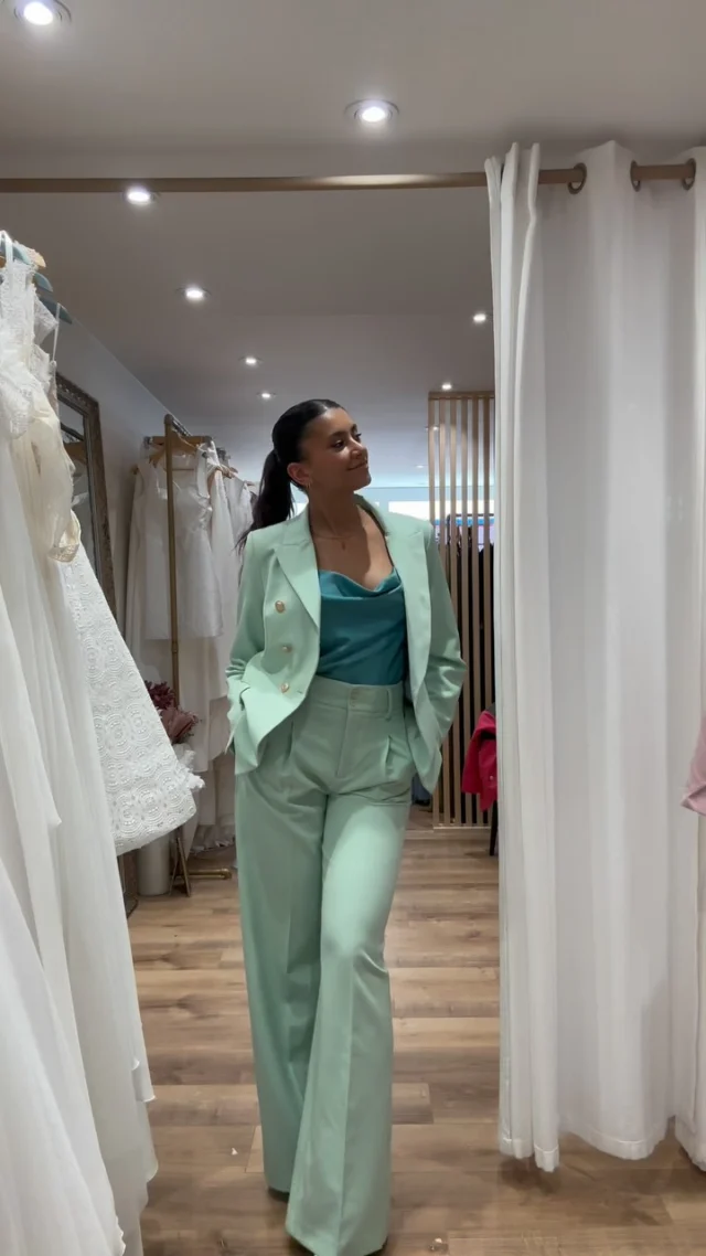 L’élégance ne se porte pas forcément en robe 👗
Venez découvrir nos collections de pantalons, vestes, tops pour vous habiller pour vos événements, et vous sentir vous même !
À bientôt en boutiqueAtelier M&F
85500 les herbiersPs : merci à la @lamaisondadelice pour la prise de  vue !##ateliermetf #tenuemariage #tailleurfemme