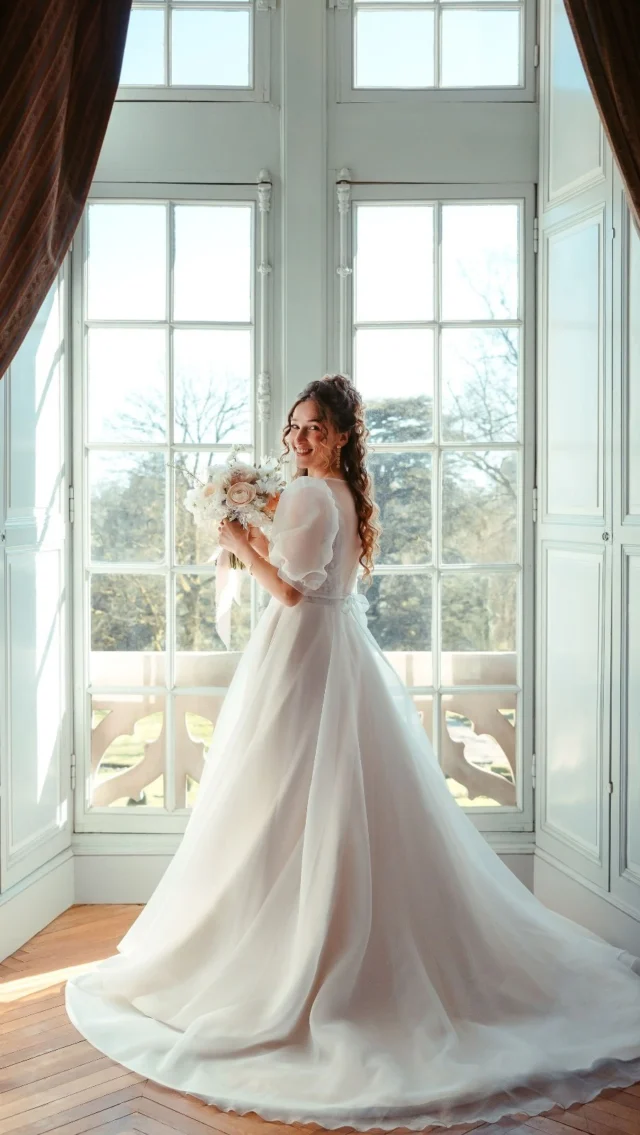 Quand le charme intemporel d’une robe de mariée rencontre l’élégance d’un univers inspiré de Bridgerton... ✨Nous avons eu le plaisir de participer à ce sublime shooting d’inspiration, réalisé dans un cadre d’exception. Entre les jardins fleuris, la majesté du château et une table délicatement dressée, chaque détail semblait tout droit sorti d’un conte romantique.Merci à toute l’équipe de prestataires pour cette magnifique mise en scène et ces images pleines de poésie.Organisatrice : @ohmyday.events
Fleuriste : @maisonchoplain
Photographe : @jeannejaniszewski
Traiteur : @loiseaunocturne
Robe : @atelier_m_et_f
Costume : @eseam49
Maquillage : @afleurdepeau_85
Coiffure : @iletaitcejour.coiffure.makeup
Papeterie : @pcommepapier
Location déco : @elo.events85
Lieu : @chateauflocelliere
Bijoux : @basalte_bijoux
Modèles : @cla.chi.gi @defurne_antony rne_antony
@mathou_chb#mariagebridgerton #bridalinspiration #robedemariée #mariage2027 #mariagepaysdelaloire