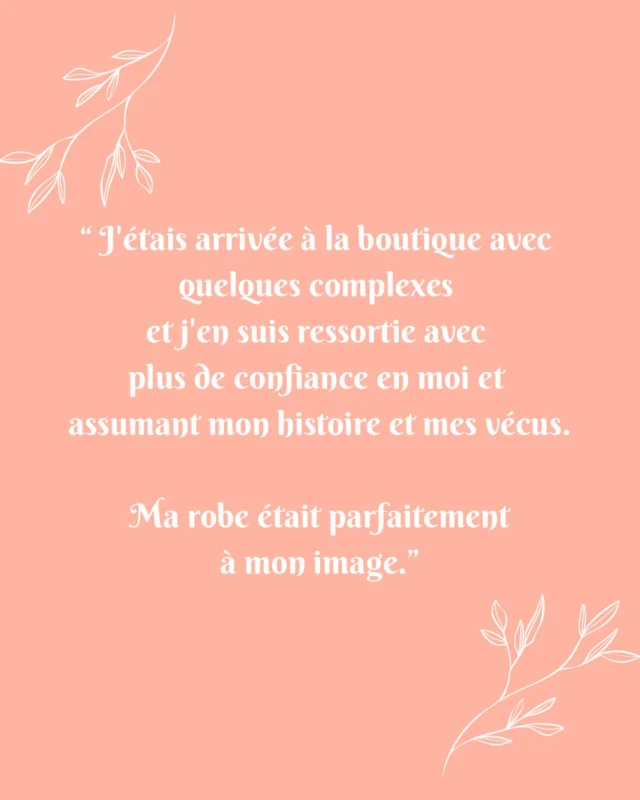 Cette phrase d’une mariée nous a profondément touchées.Parce que finalement, trouver sa robe de mariée, ce n’est pas seulement choisir une silhouette, une matière ou une jolie dentelle.C’est aussi apprendre à se regarder autrement.
À faire la paix avec certaines parts de soi.
À assumer son histoire, son corps, ses particularités, son vécu.
Et surtout, à se sentir belle sans avoir besoin de se transformer en quelqu’un d’autre.C’est exactement ce que nous souhaitons créer ici.
Un espace où vous pouvez déposer vos doutes, vos complexes, vos peurs…
Et où, petit à petit, vous pouvez laisser place à la confiance.La confiance de vous voir belle.
La confiance de vous sentir à l’aise.
La confiance de porter une robe qui vous ressemble vraiment.La confiance, tout simplement, d’être pleinement vous.
Si une robe peut accompagner ce chemin-là, alors pour nous, elle a déjà une très belle histoire à raconter. 🤍