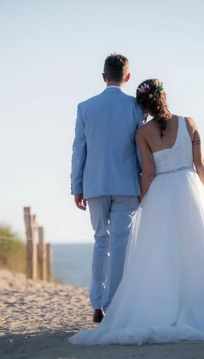 Charlotte…la princesse moderne !
Encore une belle rencontre avec cette jolie mariée ♥️
Elle nous a fait confiance pour une création mêlant la modernité avec ce haut en satin asymétrique, et ce bas en tulle pailleté fendu pour encore + de glam’ !
Merci encore pour ta confiance et les chouettes échanges durant les essayagesEt si vous aussi vous veniez construire la robe de vos rêves avec nous?
Lien en bio pour réserver votre essayages ☺️Marie & Fanny
Atelier M&F
#robedemariée #mariagepaysdelaloire #ateliermetf